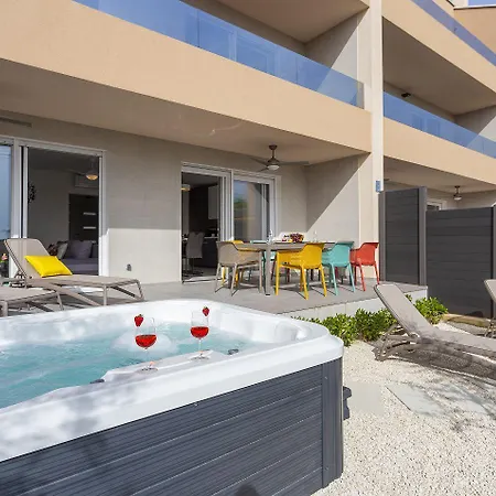 Hundefreundliches 100 Meter Zum Sandstrand Mit Jacuzzi, Meerblick * Medulin